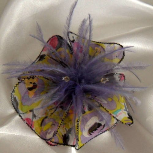 Petite barrette fleur en  tissu, plumes et perles, accessoires femme, mariage, fête, cadeau, 245