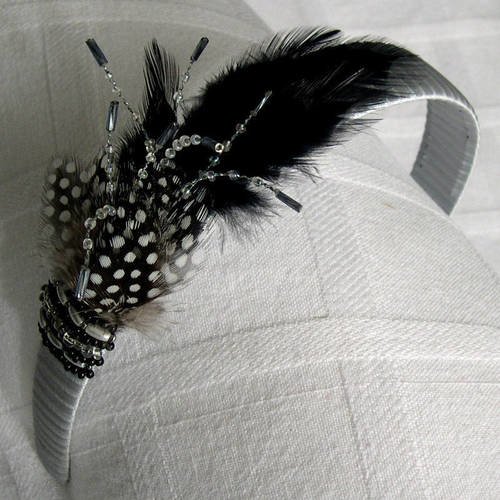 Serre-tête décorée de plumes et de perles, serre-tête grise et noire, accessoires femme, cheveux, mariage, fête, cadeau, 