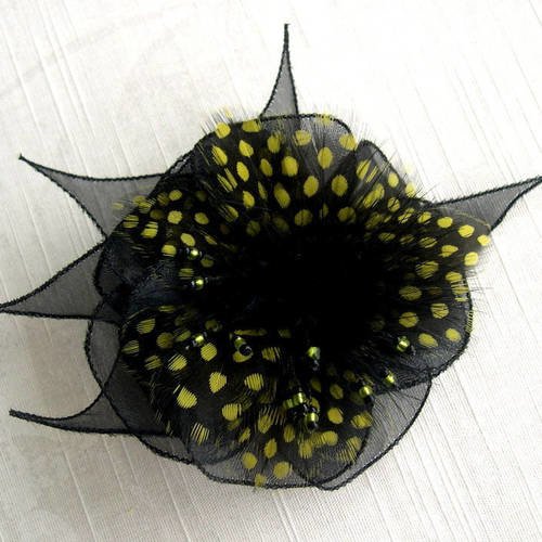 Broche fleur en organza noir, plumes noires, vertes et perles,  accessoires femme, mariage, fête, cadeau, 