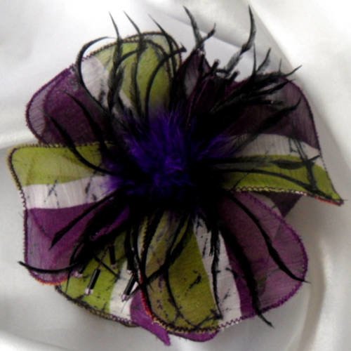 Barette fleur en tissu, plumes et perles, accessoires coiffure, mariage, fête, vert, violet, noir et blanc, 246