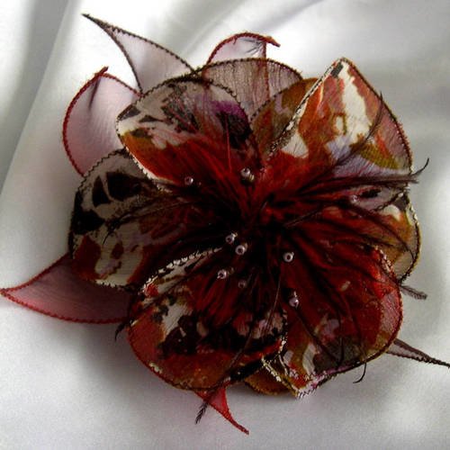 Broche fleur en tissu, organza, plumes et perles, accessoires femme, mariage, cadeau, marron, blanc et noir 128
