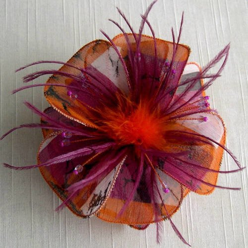 Broche fleur en tissu,  plumes et perles, accessoires femme, mariage, cadeau, fleur orange, rose et blanc, 246