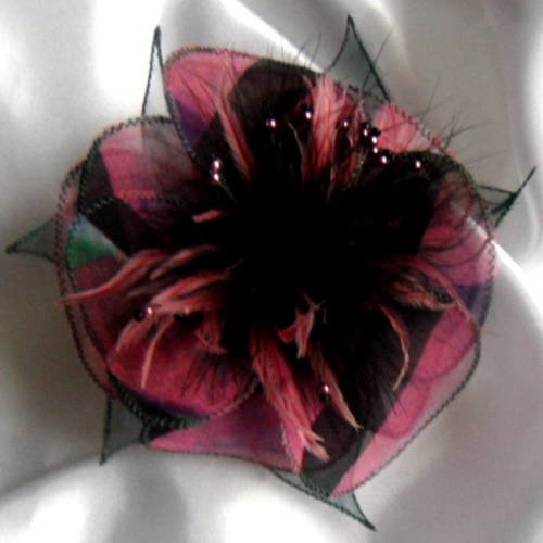 Broche fleur en tissu, organza, plumes et perles, personnalisée, accessoires femme, mariage, cadeau, rose et noir, 249