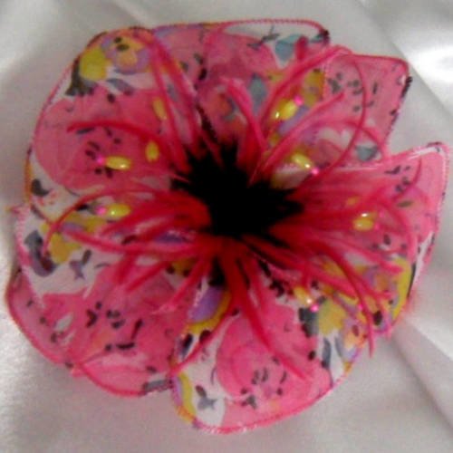 Broche fleur en tissu,  plumes et perles, accessoires mariage, cadeau, rose, jaune et noir 245