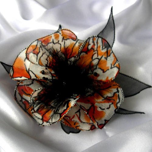 Broche fleur en tissu, organza, plumes et perles, accessoires mariage, cadeau, orange et noir, 113