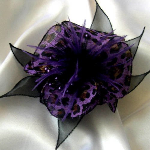 Barette fleur en tissu et organza, plumes et perles, accessoires coiffure, mariage, fête, cadeau, violet et noir, 110