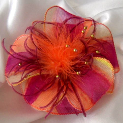 Broche fleur en tissu,organza, plumes et perles, accessoires mariage, cadeau, personnalisée, violet et noir, 244