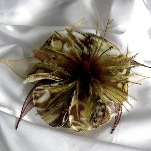 Barette fleur en tissu, organza, plumes et perles, accessoires coiffure, mariage, fête, cadeau, vert et marron 133