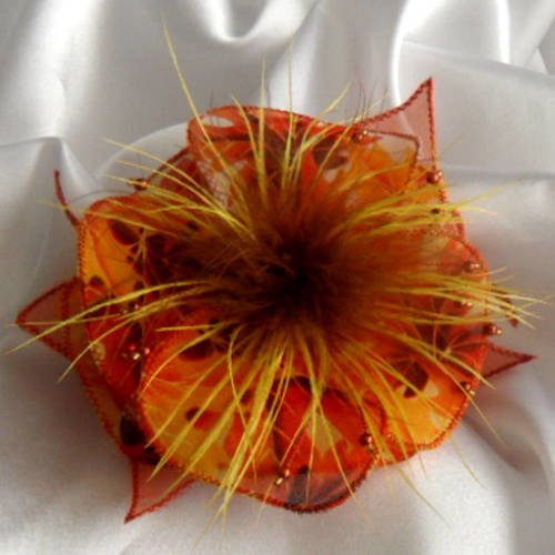 Barette fleur en tissu, organza, plumes et perles, accessoires coiffure, mariage, fête, cadeau, orange et jaune, 243