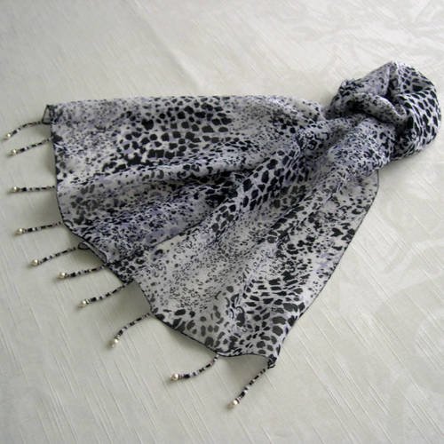 Foulard décoré de perles, écharpe légère, accessoires femme, blanc, noir et mauve, motif léopard 101
