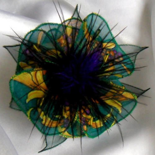 Barette fleur en tissu, organza, plumes et perles, accessoires coiffure, mariage, cadeau, vert, jaune et noir, 240
