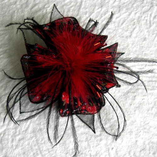 Broche fleur en tissu, plumes et de perles, accessoires femme,nboir et rouge, 241