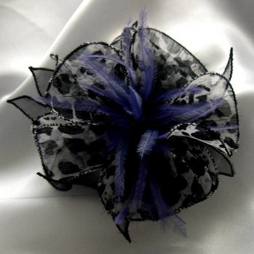 Broche fleur en tissu, organza,  plumes et perles, accessoires femme, blanc, noir et mauve, 101