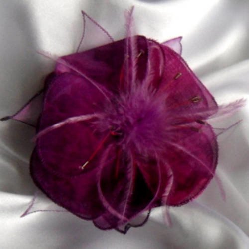 Broche fleur en tissu, organza, plumes et perles, accessoires femme, violet, bordeaux et mauve, 235