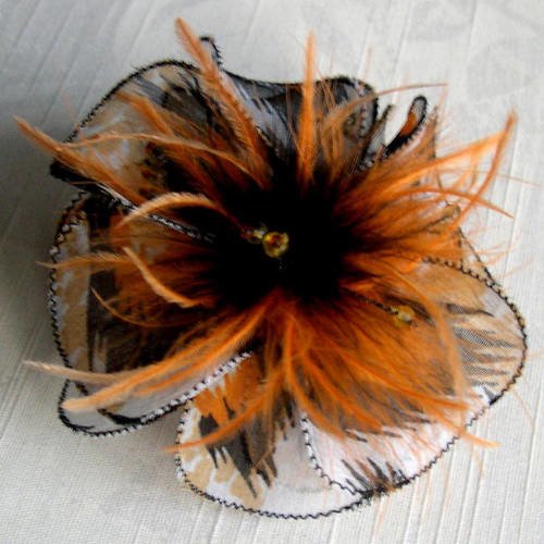Barette fleur en tissu, plumes et perles, accessoires coiffure, mariage, fête, orange, blanc et noir, 098