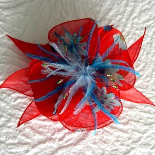 Barette fleur en tissu, organza, plumes et perles, accessoires coiffure, mariage, rouge et bleu, 087
