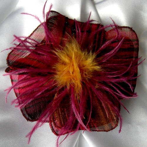 Barette fleur en tissu, plumes et perles, accessoires coiffure, mariage,  bordeaux, marron et jaune, 230