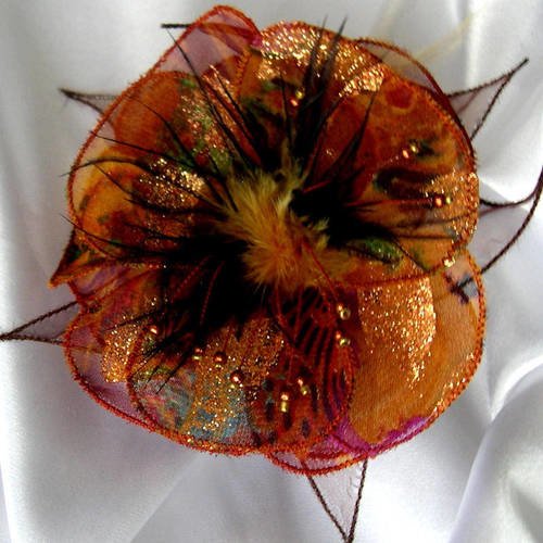 Broche fleur en tissu, organza, plumes et perles, accessoires femme, marron, noir et doré, 231