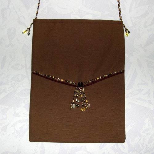 Petit sac - pochette  en bandoulière de couleur marron décoré de perles