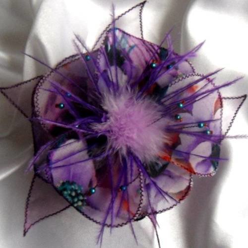 Broche fleur en tissu et organza, fleur plumes et perles,accessoires femme, violet, orange, bleu, 242