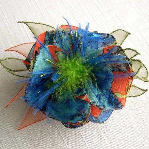 Barette fleur en tissu, organza, plumes et perles, accessoires coiffure,  bleu, vert et orange, 070