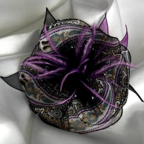 Broche fleur en tissu, organza, plumes et perles, accessoires femme,  violet, noir et gris, 121