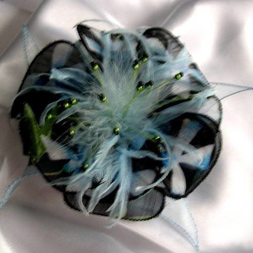 Broche fleur en tissu, organza, fleur plumes et perles, accessoires femme, noir et bleu, 131