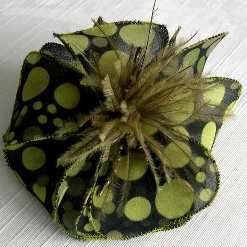 Barette fleur en tissu, plumes et perles, accessoires coiffure, couleur vert, 062