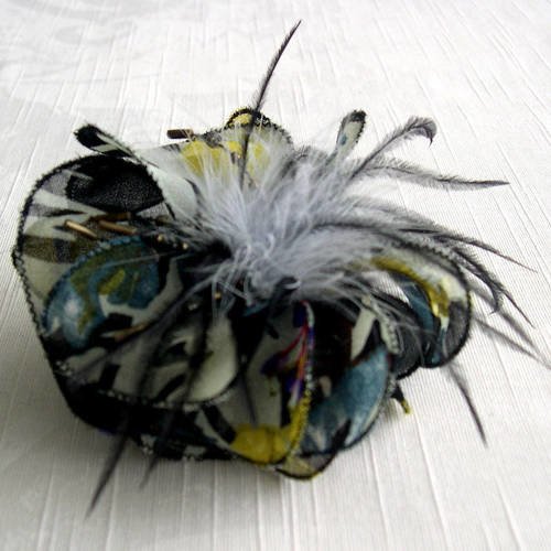 Barette fleur en tissu, plumes et perles, accessoires coiffure, noir, gris et vert, 065