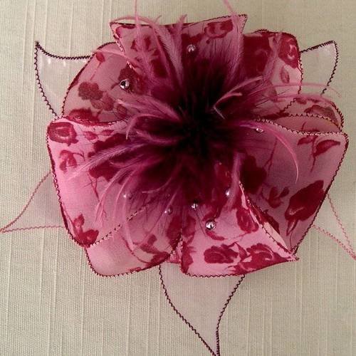 Broche fleur en tissu, organza, plumes et perles, accessoires femme, couleur rose, 085