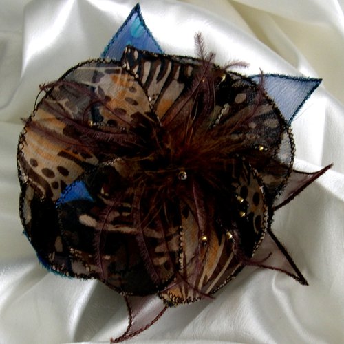 Broche fleur en tissu, organza, plumes et perles,accessoires femme, cadeau, marron et bleu, 218