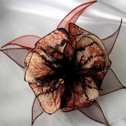 Barette fleur en tissu, organza, plumes et perles, accessoires coiffure, marron, orange, 038