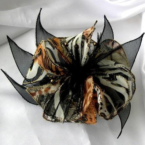 Barette fleur en tissu, organza, plumes et perles, accessoires coiffure, blanc, marron et noir, 008