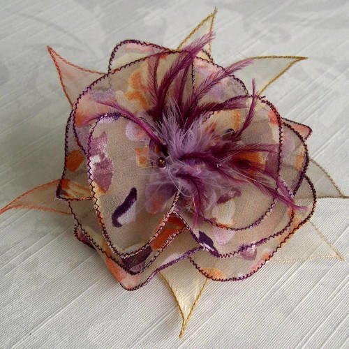 Barette fleur en tissu, organza, plumes et perles, accessoires coiffure, beige, orange et violette, 056