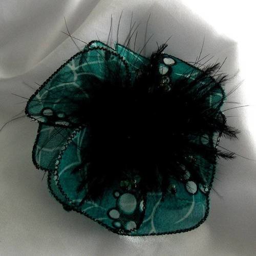 Barette fleur en tissu, plumes et perles, accessoires coiffure, vert et noir