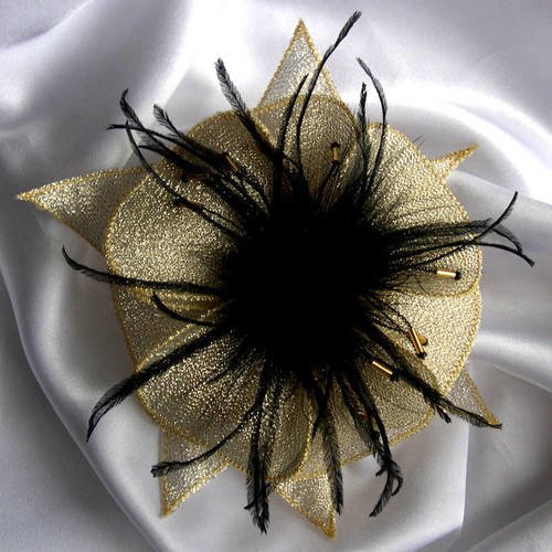 Broche fleur organza doré, plumes noires et perles, accessoires femme, mariage