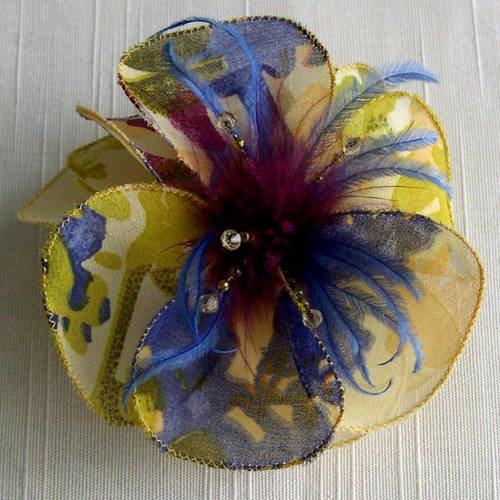 Barette fleur en tissu, plumes et perles, accessoires coiffure,  jaune, bleu et bordeaux,  055