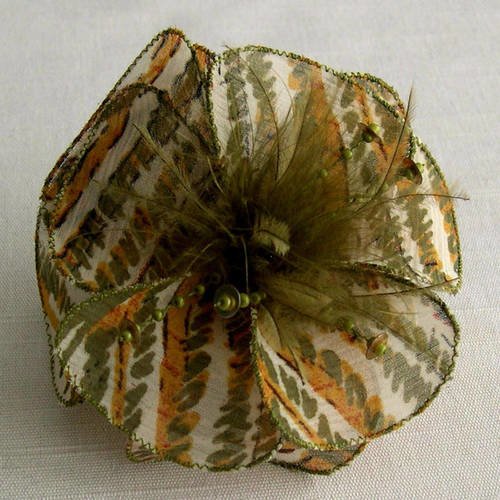 Barette fleur en tissu, plumes et perles, accessoires coiffure, verte et orange, 049