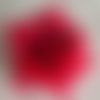 Broche fleur rouge en tissu, plumes noires, rouges et perles, accessoires femme, 
