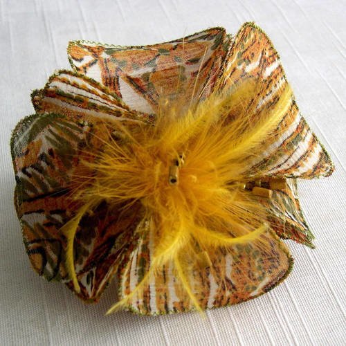 Barette fleur en tissu, plumes et perles, accessoires coiffure, jaune, vert et orange, 049