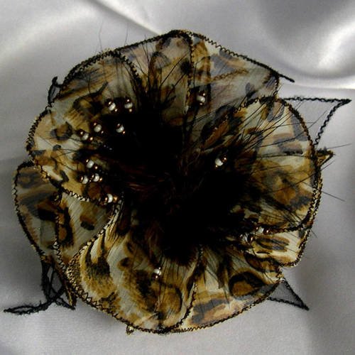 Barette fleur en tissu, organza, plumes et perles, accessoires coiffure, marron, noire et beige