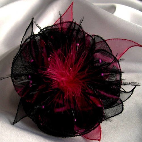 Broche fleur en tissu, organza, plumes et perles, accessoires femme, noire et rouge, 206