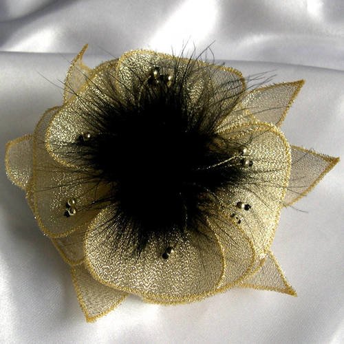 Barrette fleur doré en organza doré, plumes noires et perles, accessoires coiffure