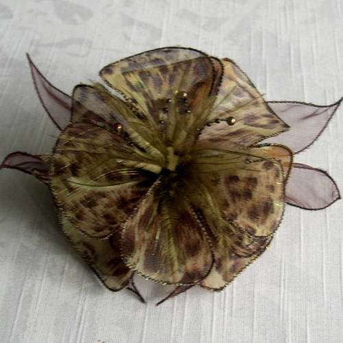 Barette fleur en tissu, organza, plumes et perles, accessoires coiffure, marron verte, 031