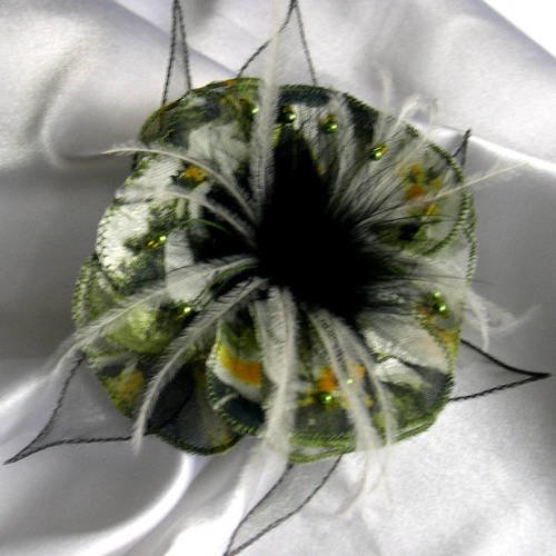 Broche fleur en tissu, organza,  plumes et perles, accessoires femme, vert, noir et blanc, 210