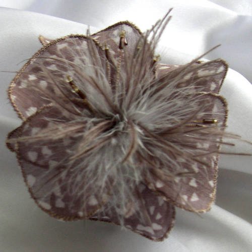 Barette fleur en tissu, plumes et perles, accessoires coiffure, mariage, beige et blanche, 199
