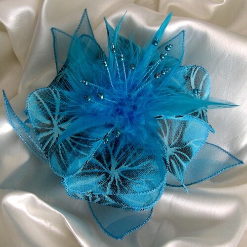 Barrette fleur en tissu  organza, plumes et perles, personnalisée, accessoires femme, mariage, fête, cadeau, bleu et marron, 266