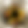Barrette fleur en tissu, organza,  plumes et perles, accessoires femme, mariage, cadeau, beige, orange, noir et jaune, 268