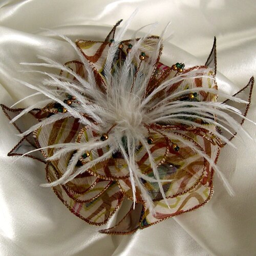 Barrette fleur en tissu, organza, plumes et perles, accessoires femme, mariage, cadeau, blanc, beige et marron, 270