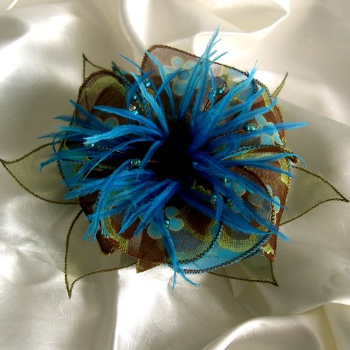 Barrette fleur en tissu, organza, plumes et perles, accessoires femme, mariage, fête, cadeau, marron verte et bleu, 266